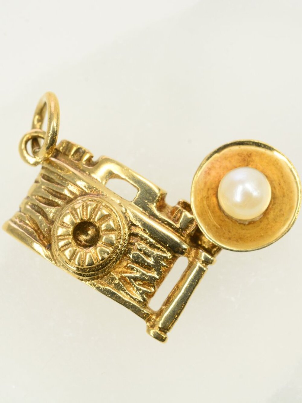 10k Vintage Camera Pendant